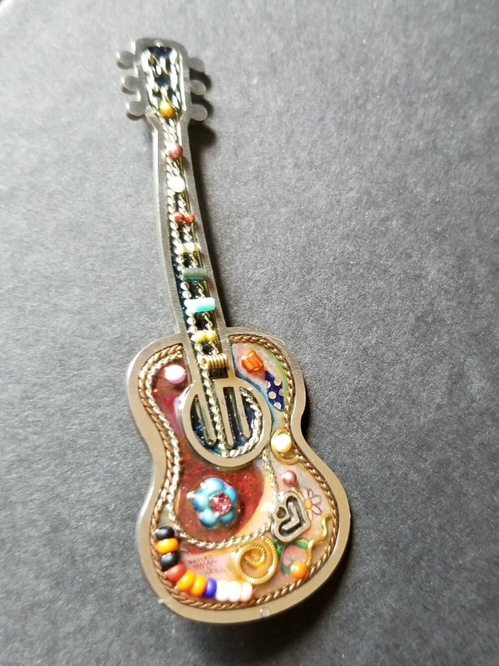 SEEKA GUITAR PIN